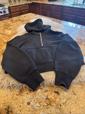 Lululemon Scuba half zip hoodie size XS/s.